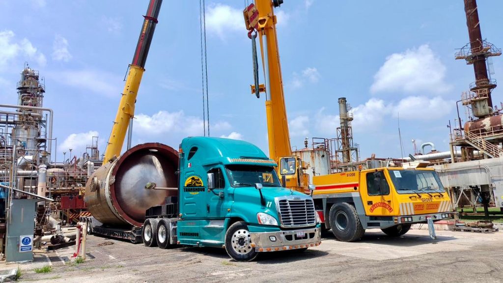 Fletes en lowboy TRANSMOVA